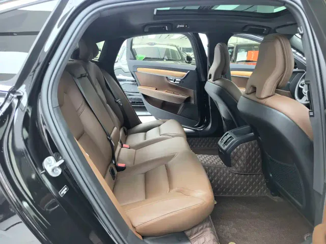 Volvo S90 — Фото автомобиля 11