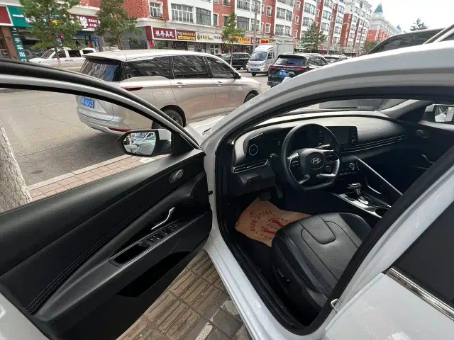 Hyundai Elantra — Фото автомобиля 5