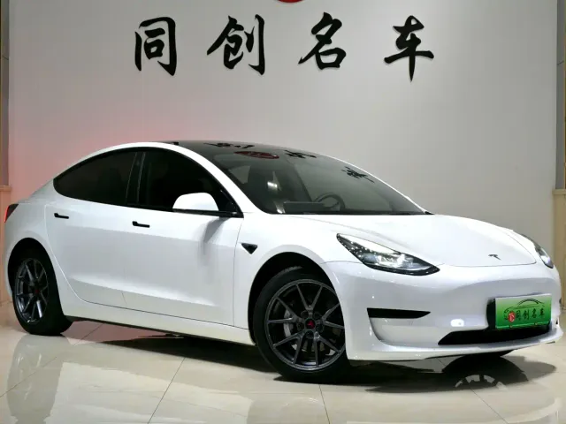 Tesla Model 3 — Фото автомобиля 3