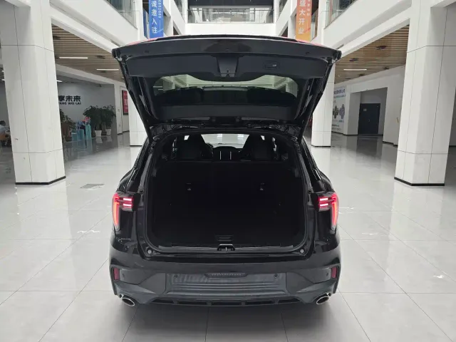 Lynk & Co 01 — Фото автомобиля 8