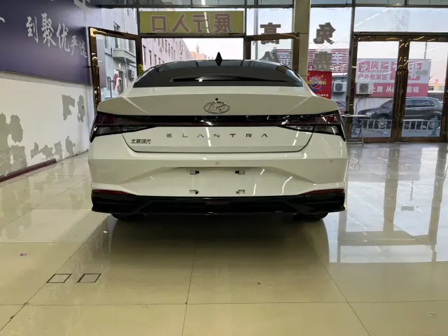 Hyundai Elantra — Фото автомобиля 5