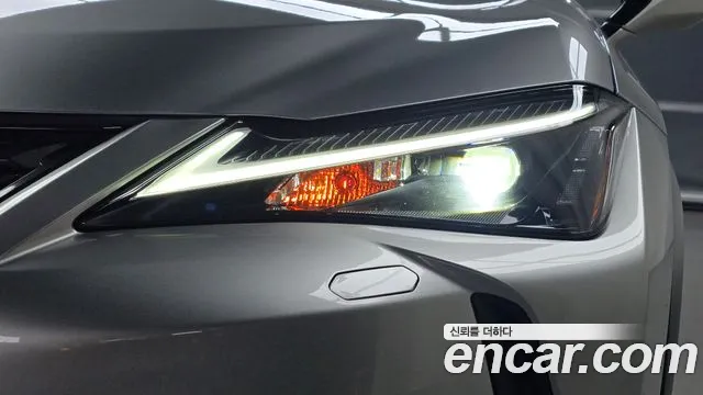 Lexus UX — Фото автомобиля 22