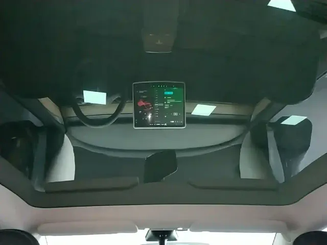 Tesla Model Y — Фото автомобиля 17