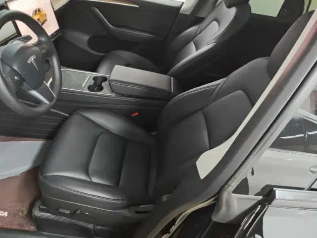 Tesla Model Y — Фото автомобиля 14