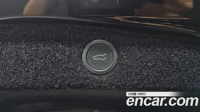 Tesla Model 3 — Фото автомобиля 30