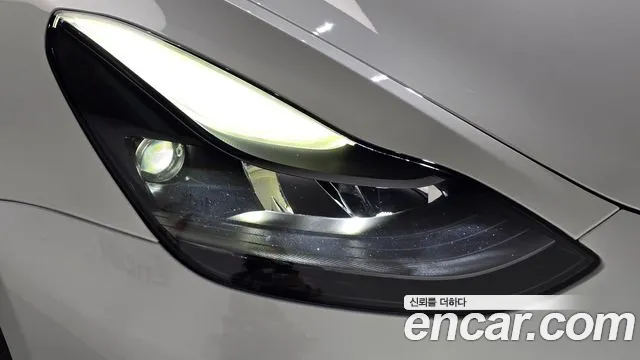 Tesla Model 3 — Фото автомобиля 7