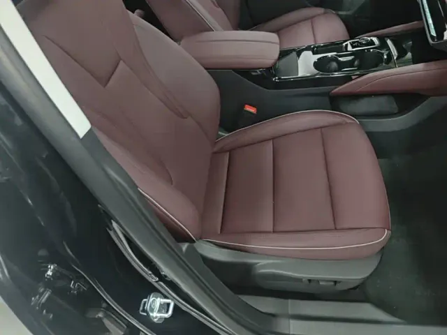 Buick Envision Plus — Фото автомобиля 24
