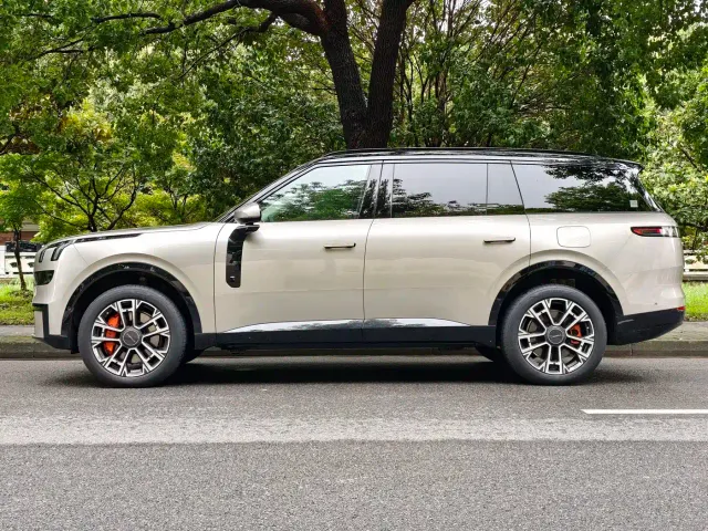 Lynk & Co 900 — Фото автомобиля 20