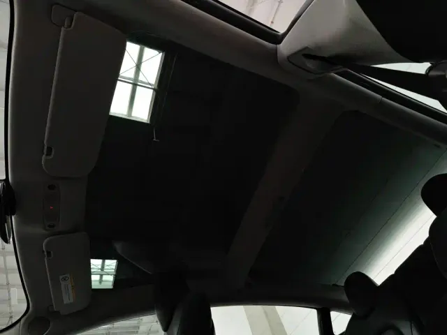 Tesla Model 3 — Фото автомобиля 14
