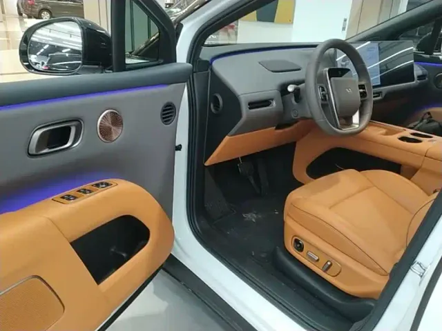 Li Auto i8 — Фото автомобиля 15
