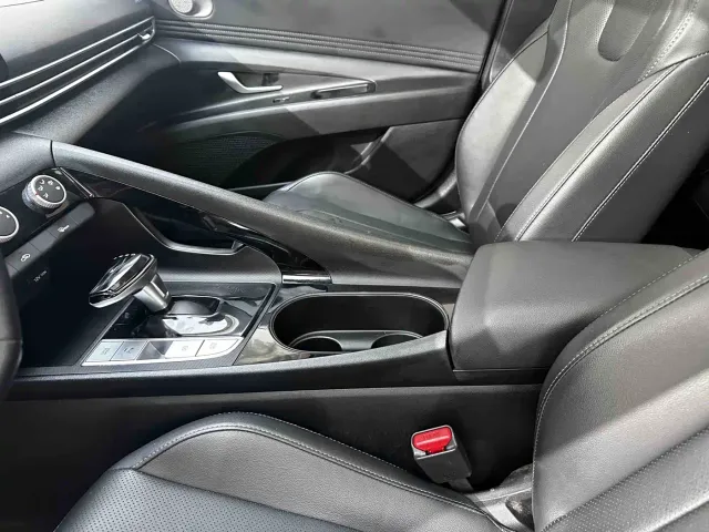 Hyundai Elantra — Фото автомобиля 23