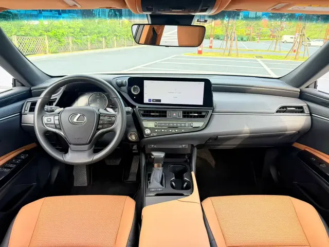 Lexus ES — Фото автомобиля 8