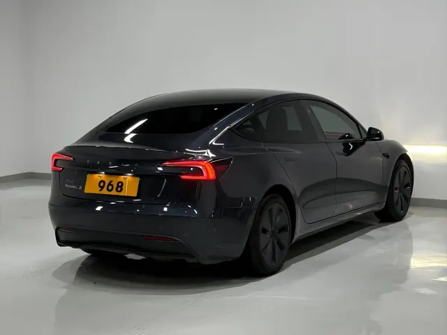 Tesla Model 3 — Фото автомобиля 6