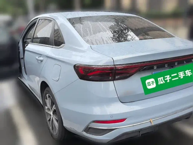 Geely Emgrand — Фото автомобиля 24