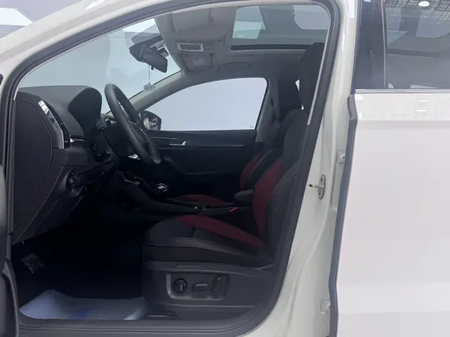 Skoda Karoq — Фото автомобиля 10