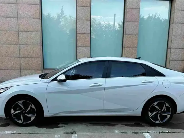 Hyundai Elantra — Фото автомобиля 3