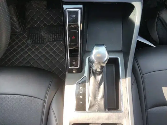 Roewe i5 — Фото автомобиля 13