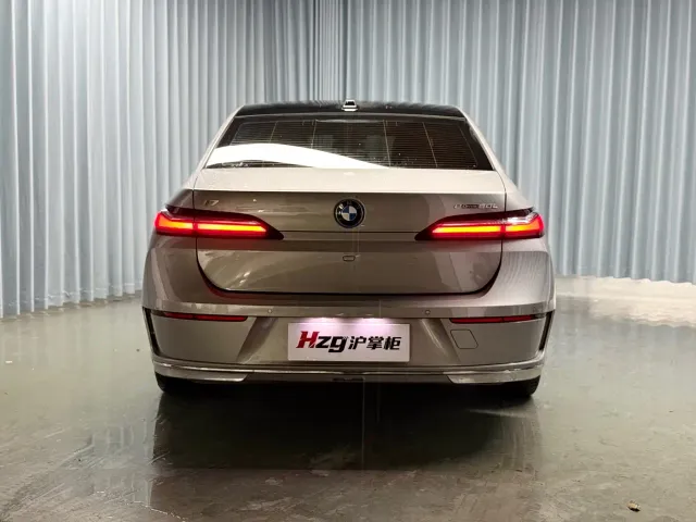 BMW i7 — Фото автомобиля 9
