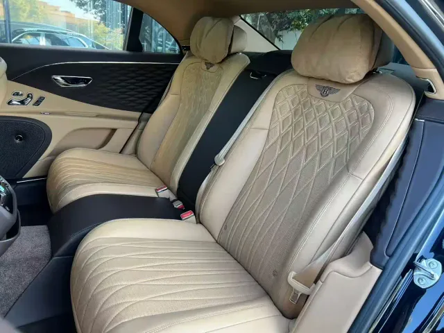 Bentley Flying Spur 2021 4.0T V8 Standard Version — Фото автомобиля 6
