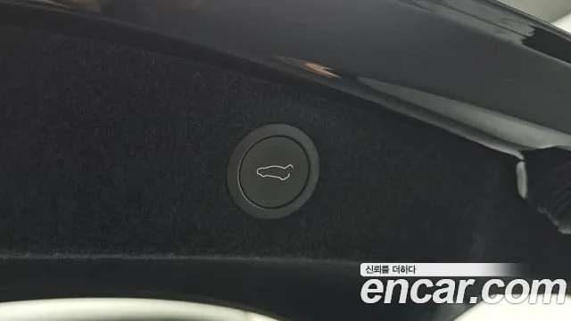 Tesla Model 3 — Фото автомобиля 20