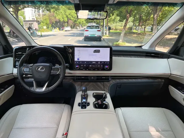 Lexus LM — Фото автомобиля 4
