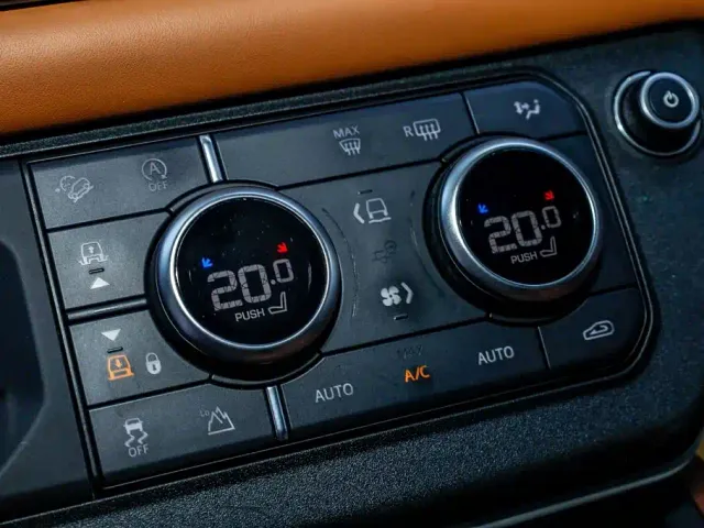 Land Rover Defender — Фото автомобиля 19