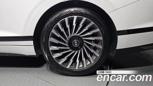 Hyundai Grandeur Grandeur (GN7) 2.5 Бензин 2WD — Фото автомобиля 16