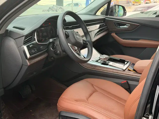 Audi Audi Q7 2023 55 TFSI quattro S line Sport — Фото автомобиля 3
