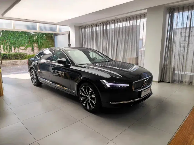 Volvo S90 — Фото автомобиля 3