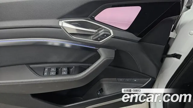 Audi e-tron — Фото автомобиля 24