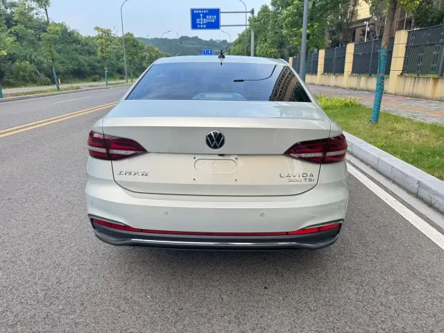 Volkswagen Lavida — Фото автомобиля 9