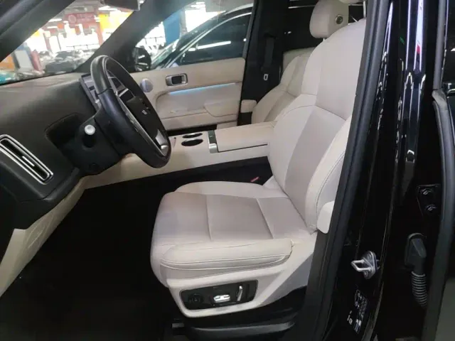 Li Auto L7 — Фото автомобиля 14