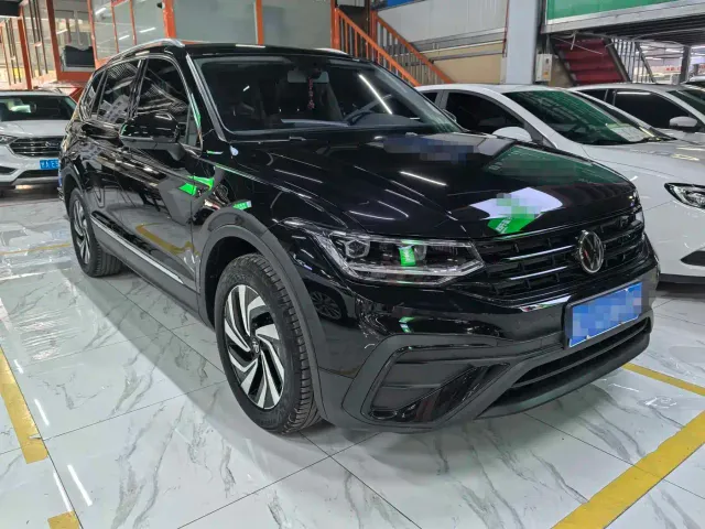 Volkswagen Tiguan L — Фото автомобиля 3