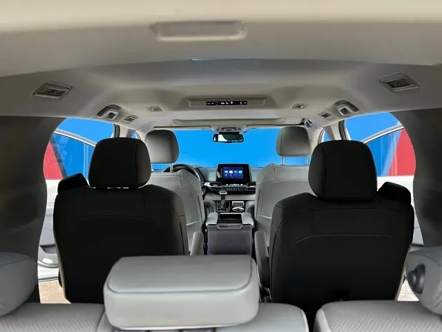 Toyota Sienna — Фото автомобиля 17