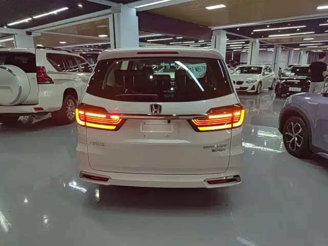 Honda Odyssey 2022 2.0L e:HEV Sharp·Enjoyment Edition — Фото автомобиля 5