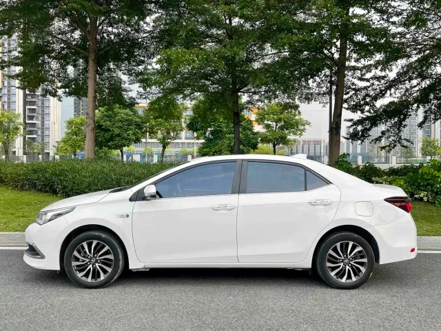 Toyota Corolla Twin Engine E+ — Фото автомобиля 5