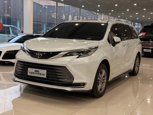 Toyota Sienna — Фото автомобиля 10