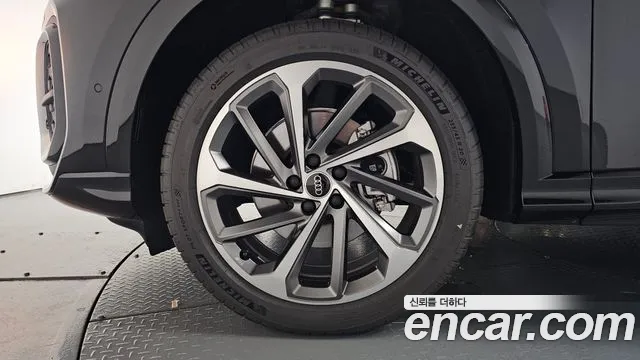 Audi Q5 40 TFSI quattro Sportback S Line — Фото автомобиля 4