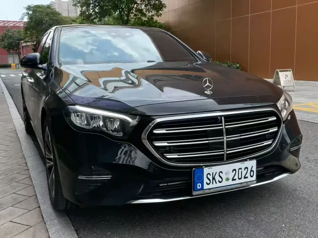 Mercedes-Benz E-Class — Фото автомобиля 2
