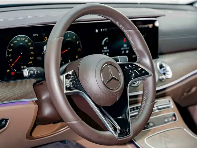 Mercedes-Benz E-Class — Фото автомобиля 9