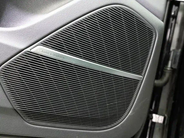 Audi Audi Q8 2023 55 TFSI Luxury Sport — Фото автомобиля 19