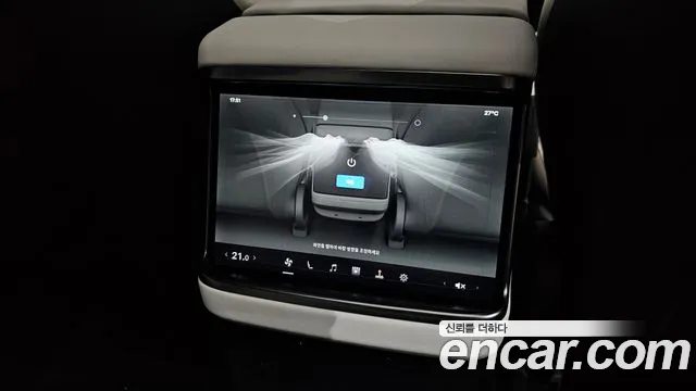 Tesla Model S — Фото автомобиля 30