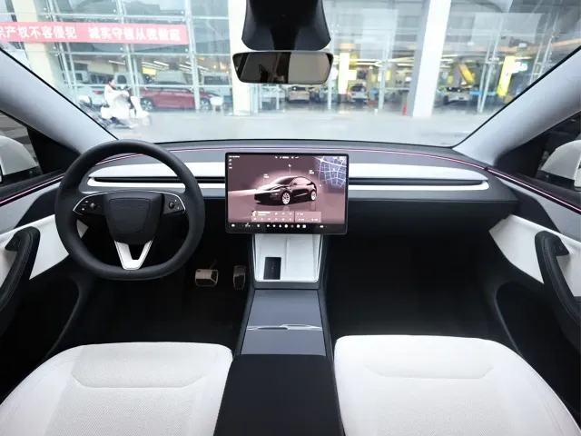 Tesla Model Y — Фото автомобиля 11
