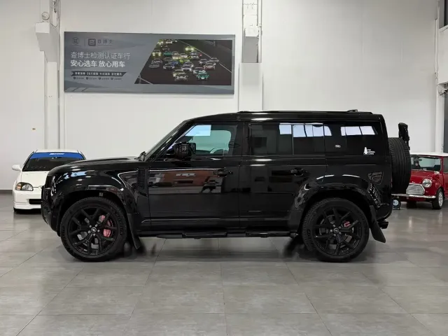 Land Rover Defender — Фото автомобиля 7