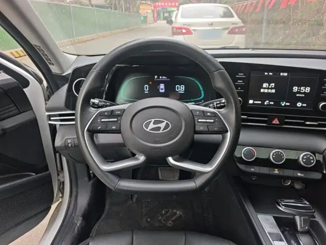 Hyundai Elantra — Фото автомобиля 10