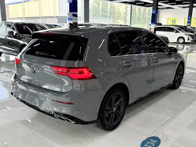 Volkswagen Golf — Фото автомобиля 11
