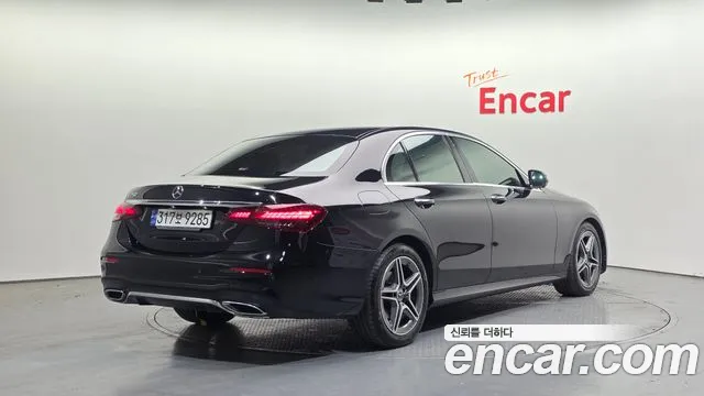 Mercedes-Benz E-Class — Фото автомобиля 2