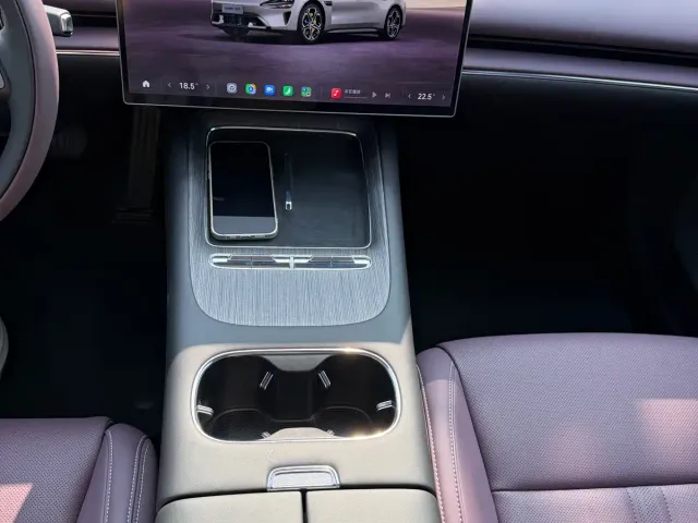 Xiaomi SU7 — Фото автомобиля 12