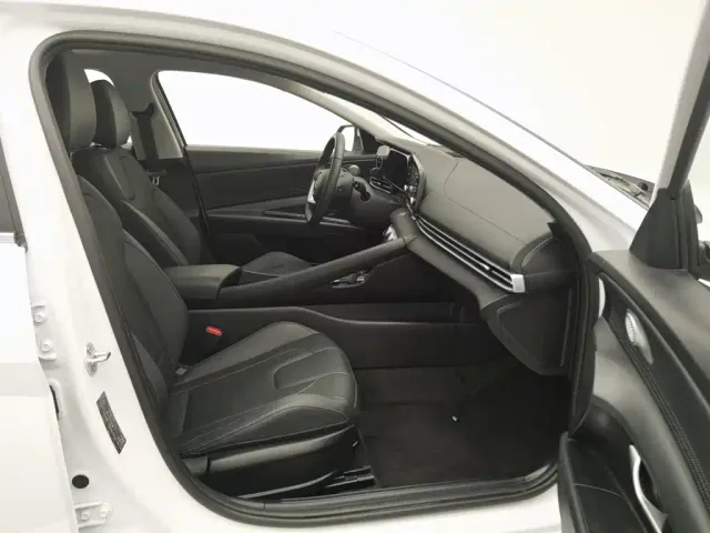Hyundai Elantra — Фото автомобиля 23