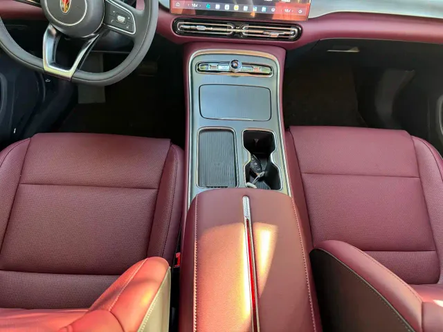 Hongqi H5 — Фото автомобиля 13